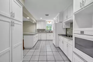 238 Forest Dr, Lake Jackson, TX 77566 - Photo 10