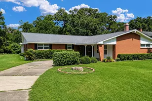 238 Forest Dr, Lake Jackson, TX 77566 - Photo 1