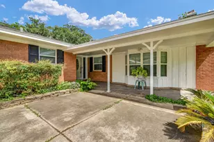 238 Forest Dr, Lake Jackson, TX 77566 - Photo 2