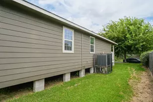 2407 Russell St, Houston, TX 77026 - Photo 6