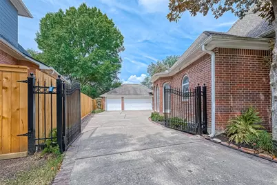 13719 Ashley Run, Houston, TX 77077 - Photo 32
