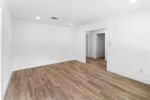 6010 Cartagena St, Houston, TX 77035 - Photo 8