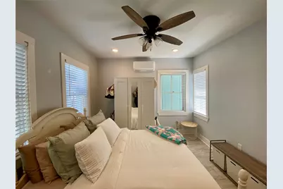 1604 Avenue L, Galveston, TX 77550 - Photo 6