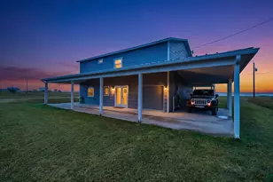 965 Porpoise Dr, Palacios, TX 77465 - Photo 2
