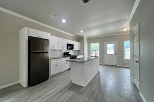 7903 Moon Beam St, Houston, TX 77088 - Photo 2