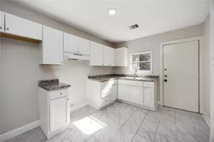 5934 Belcrest St, Houston, TX 77033 - Photo 4