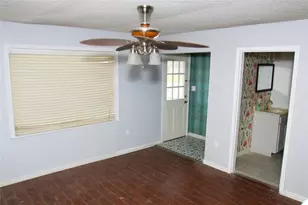 527 W 6th St, Freeport, TX 77541 - Photo 4