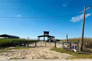 1217 N Monkhouse Dr, Crystal Beach, TX 77650 - Photo 1