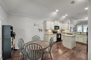 676 Oak Cir Dr E, Conroe, TX 77301 - Photo 8