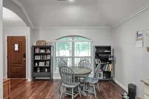 676 Oak Cir Dr E, Conroe, TX 77301 - Photo 10