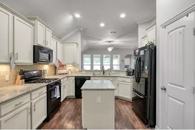 676 Oak Circle Dr E, Conroe, TX 77301 - Photo 14