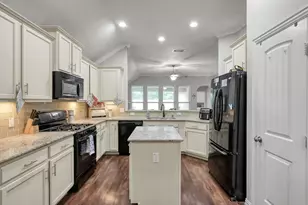 676 Oak Cir Dr E, Conroe, TX 77301 - Photo 14