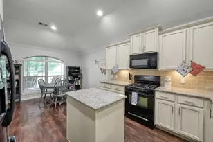 676 Oak Cir Dr E, Conroe, TX 77301 - Photo 16