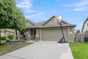 676 Oak Cir Dr E, Conroe, TX 77301 - Photo 2