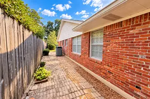 7903 Meadow Lake Ln, Houston, TX 77063 - Photo 6