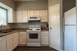7575 Cambridge St, Houston, TX 77054 - Photo 6