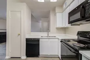 2021 Spenwick Dr, Houston, TX 77055 - Photo 14