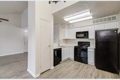 2021 Spenwick Drive #322, Houston, TX 77055 - Photo 10