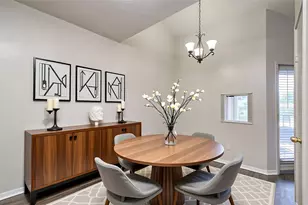 2021 Spenwick Dr, Houston, TX 77055 - Photo 2