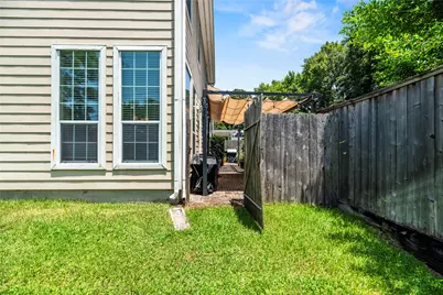 2606 Shady Acres Landing, Houston, TX 77008 - Photo 24