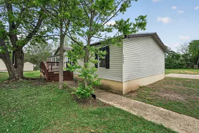 135 Kiowa Trail, Lockhart, TX 78644 - Photo 4