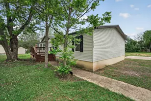 135 Kiowa Trail, Lockhart, TX 78644 - Photo 4