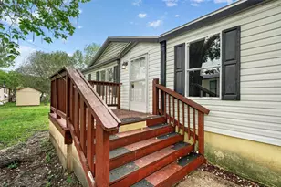 135 Kiowa Trail, Lockhart, TX 78644 - Photo 2