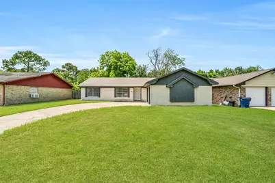 9418 Vicksburg Avenue, Texas City, TX 77591 - Photo 1