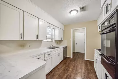 9418 Vicksburg Avenue, Texas City, TX 77591 - Photo 12