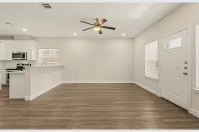 2218 Bringhurst Street #B, Houston, TX 77026 - Photo 6