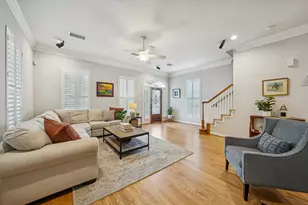 1525 W 25th St, Houston, TX 77008 - Photo 2