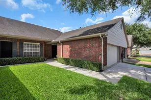 3310 Country Mdws Ct, Pearland, TX 77584 - Photo 2