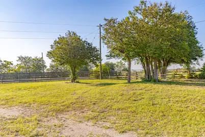 668 Fm 443 #A, Yoakum, TX 77995 - Photo 4