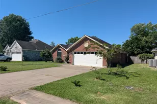1035 N Colbert St, Dayton, TX 77535 - Photo 4