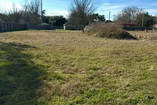 702 Market St, Hempstead, TX 77445 - Photo 1
