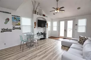 4111 Valer Dr, Galveston, TX 77554 - Photo 4