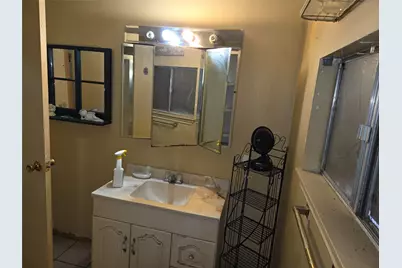 64 Honeycomb Street W, Blessing, TX 77419 - Photo 6