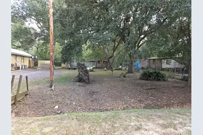 64 Honeycomb Street W, Blessing, TX 77419 - Photo 22