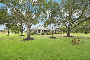 428 Briar Creek Ln, Sealy, TX 77474 - Photo 2