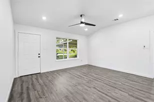 7447 Langley Rd, Houston, TX 77016 - Photo 10