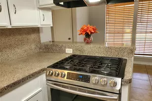 5305 Woodville Ln, Pearland, TX 77584 - Photo 4