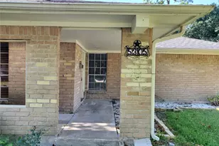 5305 Woodville Ln, Pearland, TX 77584 - Photo 2