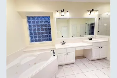 79 W Shale Creek Circle, The Woodlands, TX 77382 - Photo 22