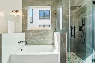 320 E Main St, La Porte, TX 77571 - Photo 22