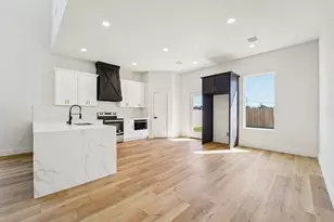 320 E Main St, La Porte, TX 77571 - Photo 10