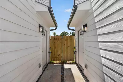 8208 Sterlingshire Street #B, Houston, TX 77078 - Photo 16