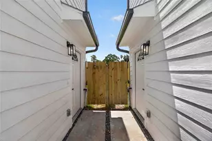 8208 Sterlingshire St, Houston, TX 77078 - Photo 16