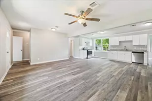 210 Laurel St, Lake Jackson, TX 77566 - Photo 4