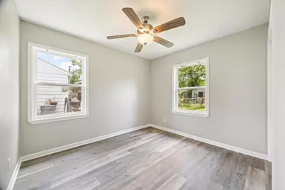 210 Laurel Street, Lake Jackson, TX 77566 - Photo 8