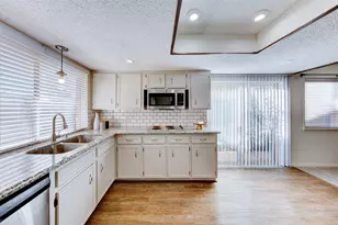 15802 Mill Point Dr, Houston, TX 77059 - Photo 8